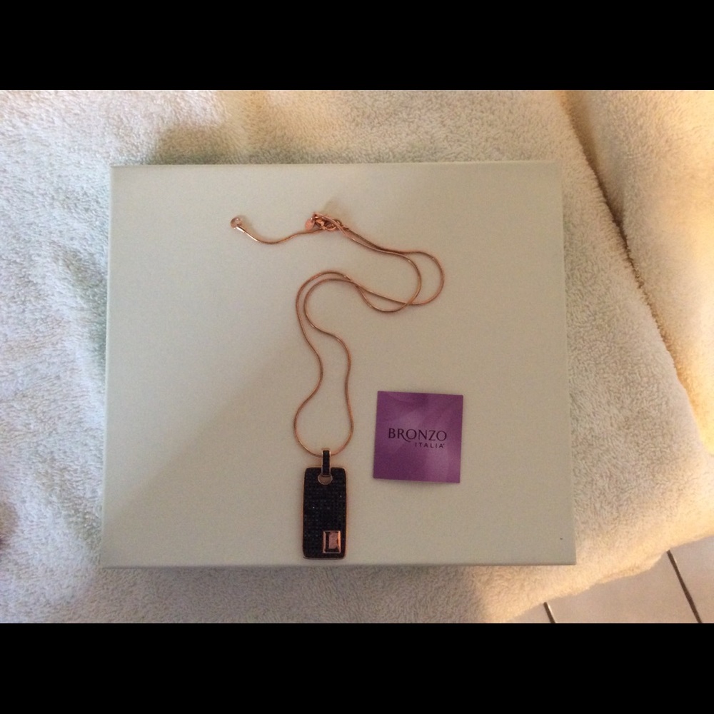 Bronze initial L necklace - New never worn